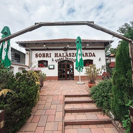 Sobri Halaszcsarda Es Panzio Baja Eksteriør bilde