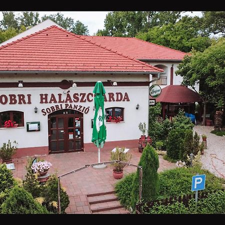Sobri Halaszcsarda Es Panzio Baja Eksteriør bilde
